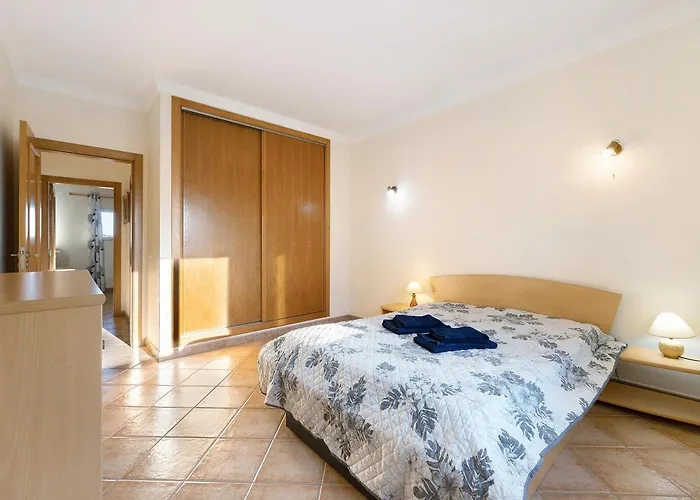 Caravela * לאגוּ‏ש